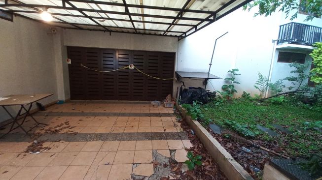 Bekas rumah dinas Ferdy Sambo yang jadi tempat kejadian pembunuhan Brigadir J di Kompleks Polri Duren Tiga, Pancoran, Jakarta Selatan, Rabu (4/1/2023). [Suara.com/Yasir]