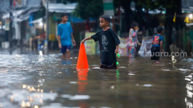 Banjir Di Jakarta Kian Meluas, Kini Jadi 48 RT Dan Satu Ruas Jalan Kebanjiran