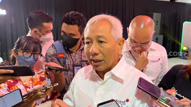 Director & Chief Regulatory Officer Indosat Ooredoo Hutchison M Danny Buldansyah menyatakan kalau gabungan jaringan Indosat dan Tri akan selesai pada Q1 2023, Rabu (4/1/2023). [Suara.com/Dicky Prastya]