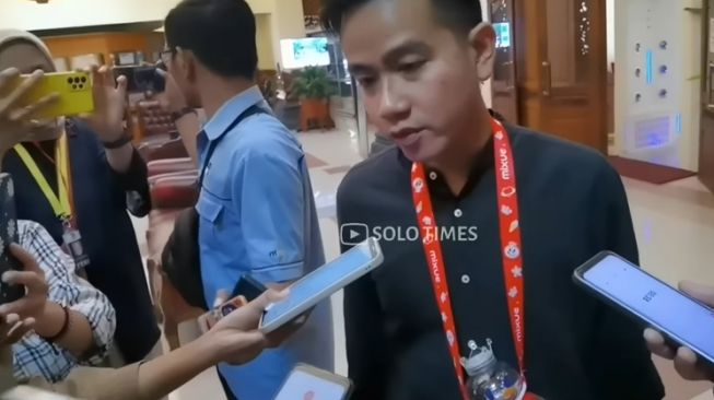 Pejabat Tengah Jadi Sorotan Gibran Rakabuming Kepergok Pakai Jam