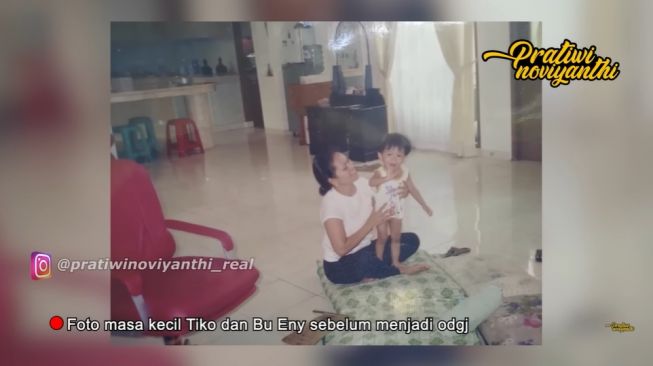Masa kecil Tiko sebelum keluarganya jatuh (Youtube/Pratiwi Noviyanthi)