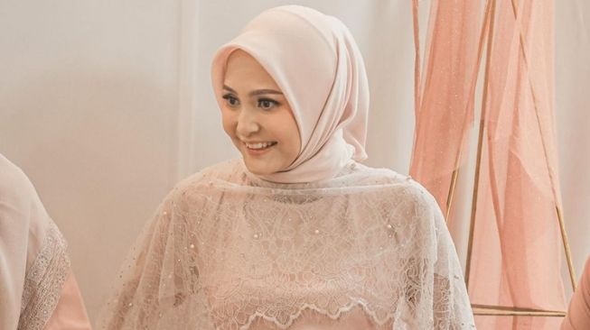 Potret Indah Ningtyas Istri Komika Rigen (Instagram/@indhningtys)