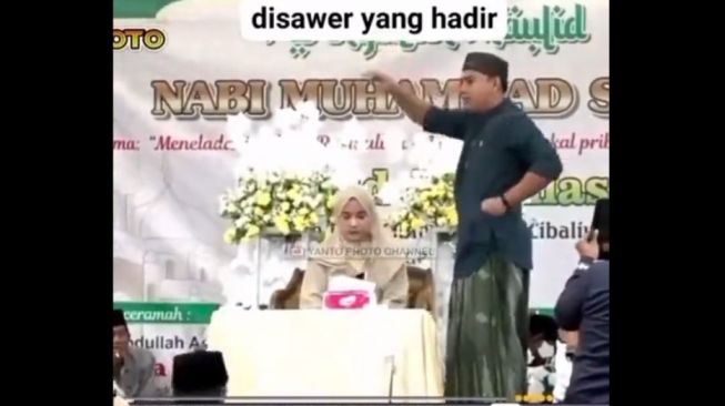 Seperti Ustadzah Nadia Hawasyi, Dua Qori Ini Juga Ternyata Pernah 'Disawer' Saat Sedang Baca Alquran