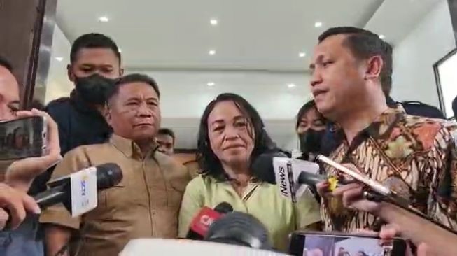 Datang Pertama Kali ke Sidang, Orang Tua Bharada E Beberkan Harapan Hasil Sidang Sang Anak