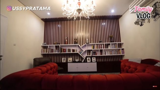 Rumah Ussy Sulistiawaty dan Andhika Pratama (YouTube/Ussy Andhika Official)