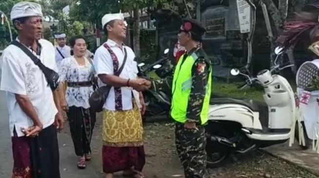 Banser Bantu Pengamanan Hari Raya Galungan Umat Hindu di Bali