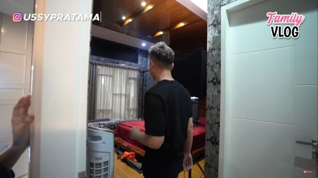 Rumah Ussy Sulistiawaty dan Andhika Pratama (YouTube/Ussy Andhika Official)