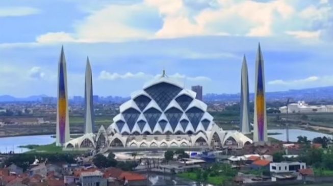 30 Lokasi Sholat Idul Adha 29 Juni 2023 Bandung, Ridwan Kamil Hadir di Sini