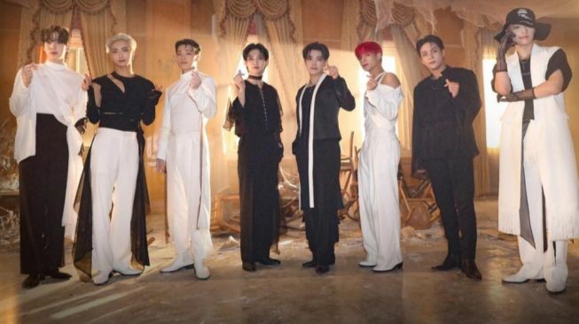 ATEEZ Sukses Raih Trofi Acara Musik Pertama untuk Lagu HALAZIA di Music Bank