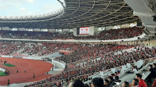 Penampakan tribun utara Stadion Utama Gelora Bung Karno (SUGBK), Senayan, Jakarta ketika menghelat laga Timnas Indonesia vs Vietnam di leg pertama semifinal Piala AFF 2022, Jumat (6/1/2023). (Suara.com/Adie Prasetyo Nugraha).