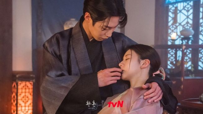 Potret Romantis Lee Jae Wook dan Go Yoon Jung di Alchemy of Souls Part 2 (Instagram/@tvn_drama)