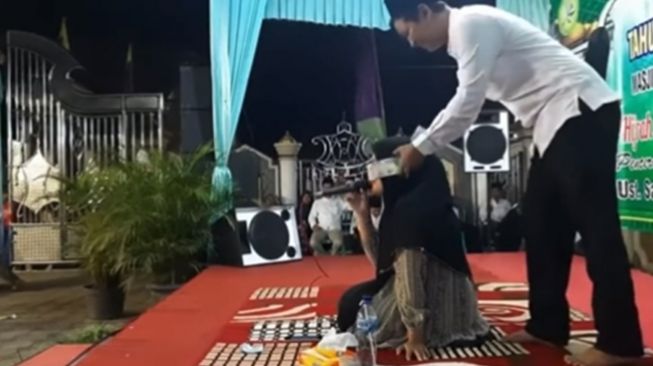 Cewek Ngaji Alquran Disawer, Uus: Nanti Kalau Ada Bencana yang Disalahin LGBT