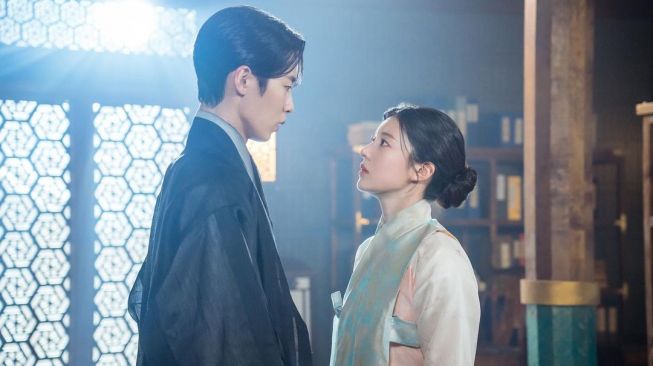 Potret Romantis Lee Jae Wook dan Go Yoon Jung di Alchemy of Souls Part 2 (Instagram/@tvn_drama)