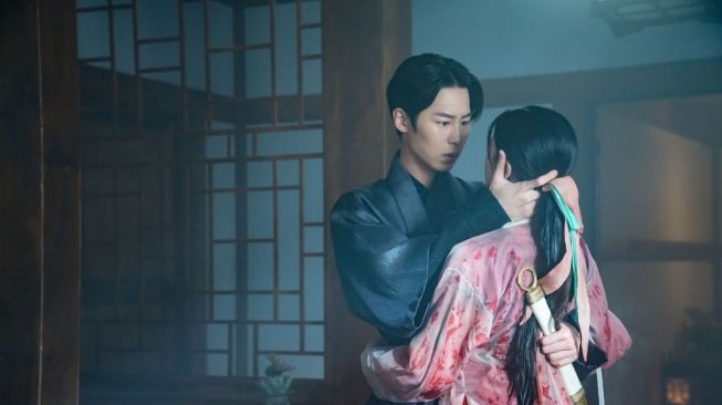 Potret Romantis Lee Jae Wook dan Go Yoon Jung di Alchemy of Souls Part 2 (Instagram/@tvn_drama)