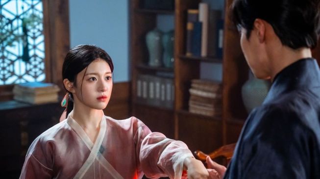 Potret Romantis Lee Jae Wook dan Go Yoon Jung di Alchemy of Souls Part 2 (Instagram/@tvn_drama)