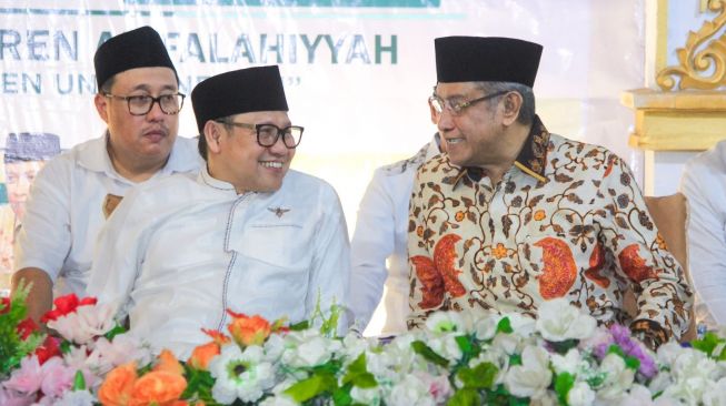 Ketua Umum DPP PKB Abdul Muhaimin Iskandar alias Cak Imin bersama mantan Ketua Umum PBNU KH Said Aqil Siradj menghadiri haul KHR Zamruddin ke-26, Mlangi, Sleman, Daerah Istimewa Yogyakarta. [dokumentasi/PKB]