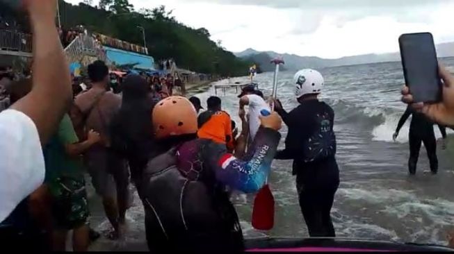 Tenggelam di Danau Ranau saat Berenang, Wisatawan Ditemukan Meninggal