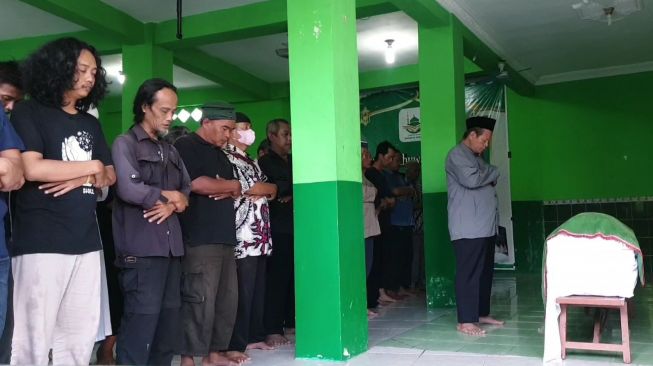 Jenazah Sipon Dimakamkan, Perjuangan Mencari Keadilan untuk Wiji Thukul dan Orang-orang yang Hilang Akan Diteruskan