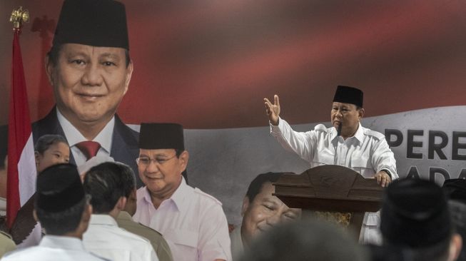 Cak Imin Jadi 'Bebek Liar', Rocky Gerung Nilai Prabowo Subianto Lebih Aman Duet Bareng Puan Maharani