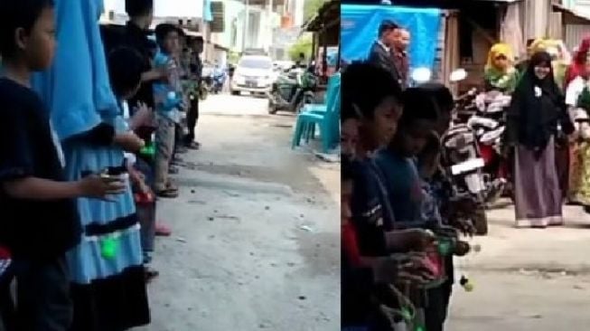 Momen Pengantin Disambut dengan Aksi Bocah Main Lato-Lato