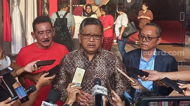 Sekretaris Jenderal DPP PDIP, Hasto Kristiyanto saat ditemui di JIEXPO Kemayoran. (Suara.com/Bagaskara)