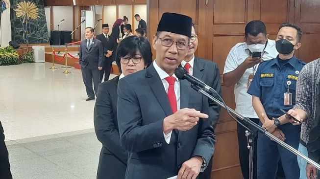 Jokowi Perpanjang Masa Jabatan Pj Gubernur DKI Satu Tahun, Ini PR Heru ...