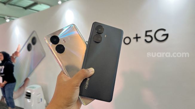 Realme 10 Pro Plus was officially launched in Indonesia on Tuesday (10/1/2023).  (Suara.com/Dicky Prastya)