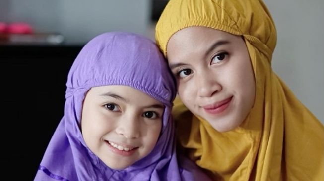 Potret kedekatan istri Ben Kasyafani dan Sienna (Instagram/@nesyanabila)