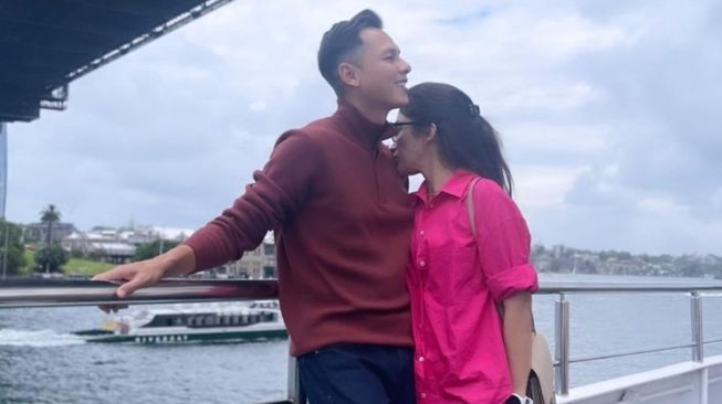 Potret romantis Andhika Pratama dan Ussy Sulistiawaty saat liburan (Instagram/@andhiiikapratama)