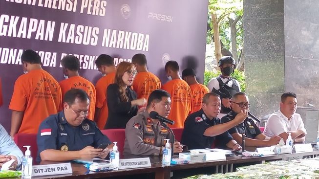 Mabes Polri merilis kasus kasus peredaran sabu seberat 50 kilogram jaringan Malaysia - Aceh - Medan yang dikendalikan dua terpidana mati dari dalam Lapas di Bareskrim Polri, Jakarta, Selasa (10/1/2023).