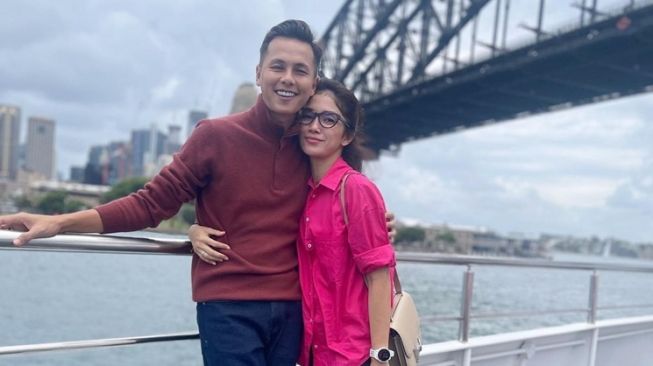 Potret romantis Andhika Pratama dan Ussy Sulistiawaty saat liburan (Instagram/@andhiiikapratama)