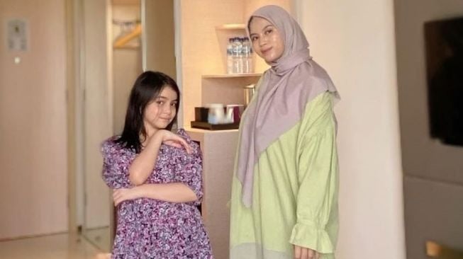 Potret kedekatan istri Ben Kasyafani dan Sienna (Instagram/@nesyanabila)