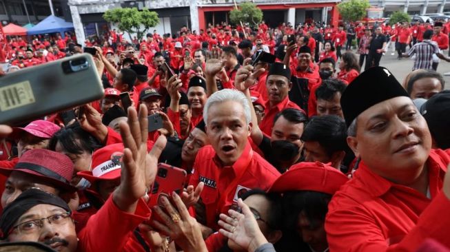 Gubernur Jawa Tengah Ganjar Pranowo, tiba di JIExpo, Kemayoran, Jakarta Pusat.