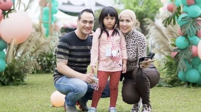 Kedekatan Ferry Irawan dan Anak Venna Melinda  (Instagram/vennamelindareal)