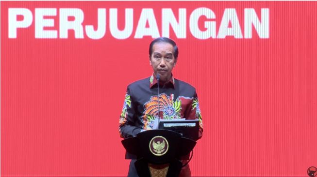 Eks Petinggi PDIP Sebut Jokowi Politisi Naturalisasi: Bukan Kader Banteng Tulen