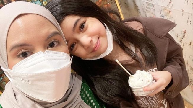 Potret kedekatan istri Ben Kasyafani dan Sienna (Instagram/@nesyanabila)