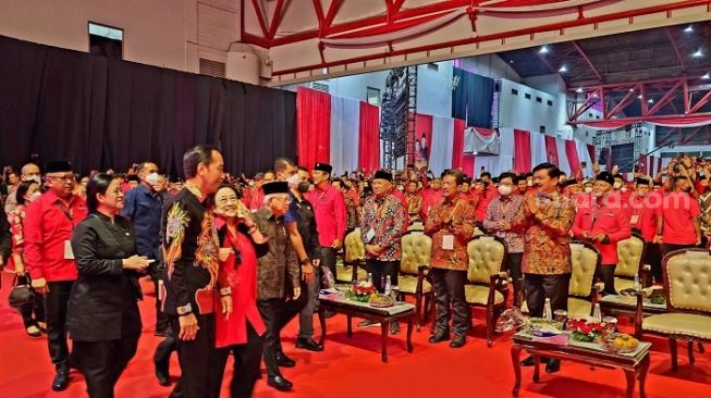 Acara HUT PDIP ke-50 yang digelar di JIEXPO Kemayoran. Para menteri turut menghadiri acara tersebut. (Suara.com/Bagaskara)