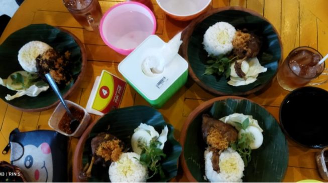 Bebek Bumbu Hitam, Kuliner Legendaris Khas Madura yang Sedang Viral