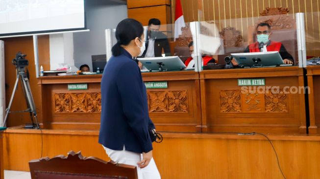 Terdakwa kasus pembunuhan Brigadir J, Putri Candrawathi alias PC saat menghadiri sidang lanjutan di Pengadilan Negeri Jakarta Selatan, Rabu (11/1/2023). [Suara.com/Alfian Winanto]