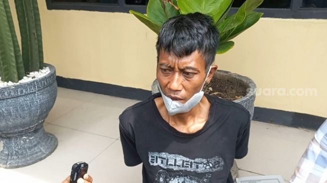 Yudi Wibowo, ayah yang menyandera bayinya sendiri di kawasan Cilodong, Depok, Jawa Barat. (Suara.com/Faqih)