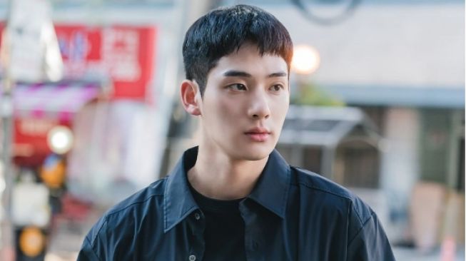 3 Hal yang Bikin Jatuh Cinta dengan Karakter Jung Jong Hyun di Drama The Interest of Love