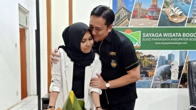 Potret mesra Ivan Fadilla dan istri (Instagram/@ir.ivanfadilla)