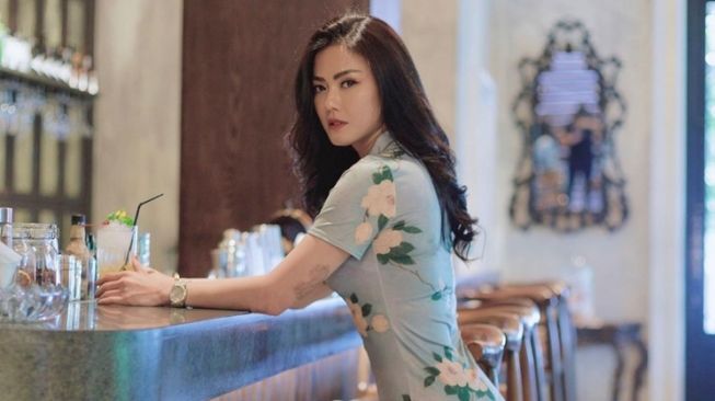 Potret Nita Gunawan Pakai Dress Ketat (Instagram/@nitagunawan09)