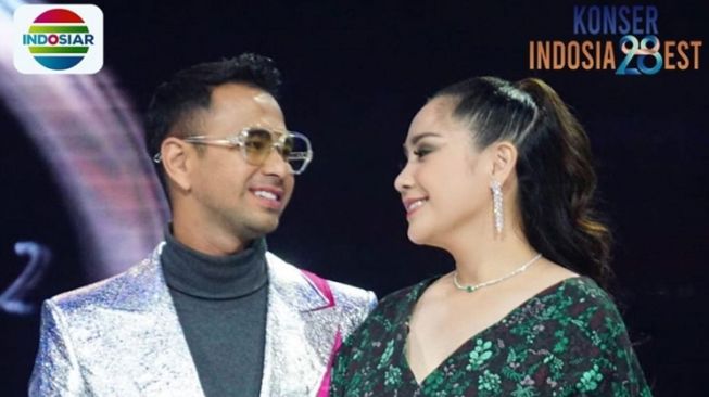 Potret Ayu Ting Ting dan Nagita Slavina di HUT Indosiar (Instagram/@indosiar)