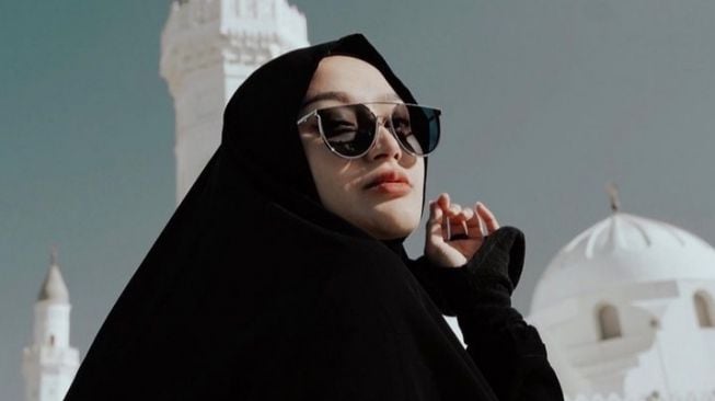 Gaya Hijab Biduan Cantik di Indonesia (Instagram/@sitibadriahh)