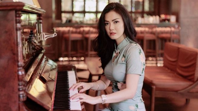 Potret Nita Gunawan Pakai Dress Ketat (Instagram/@nitagunawan09)