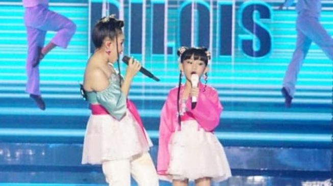 Potret Ayu Ting Ting dan Nagita Slavina di HUT Indosiar (Instagram/@indosiar)