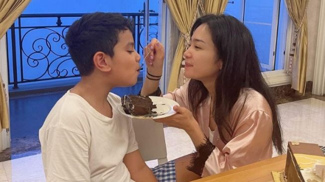 Potret Bunga Zainal rayakan ulang tahun anak (Instagram/@bungazainal05)