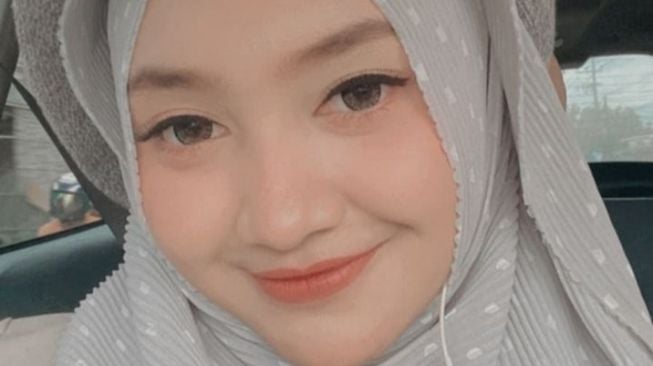 Gaya Hijab Biduan Cantik di Indonesia (Instagram/@jihanaudy123_real)