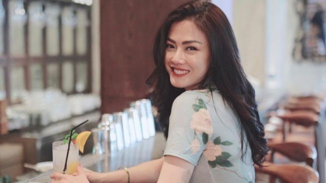 Potret Nita Gunawan Pakai Dress Ketat (Instagram/@nitagunawan09)